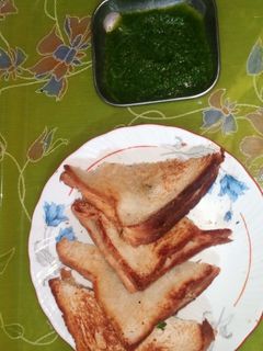 आलू के सैंडविच (aloo ke sandwich recipe in Hindi) रेसिपी मुख्य फोटो