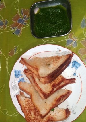 आलू के सैंडविच (aloo ke sandwich recipe in Hindi) रेसिपी मुख्य फोटो