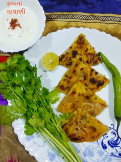 પંજાબી આલુ પરાઠા (Punjabi Aloo Paratha Recipe In Gujarati) રેસીપી મુખ્ય ફોટો