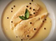 A picture of peppercorn sauce