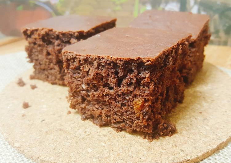 Bizcocho vegano de chocolate con fruta