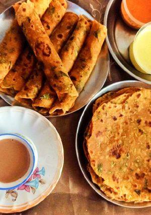 મેથીના થેપલા (Methi Thepla Recipe In Gujarati) રેસીપી મુખ્ય ફોટો