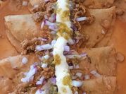 Una foto de frijoles con chorizo