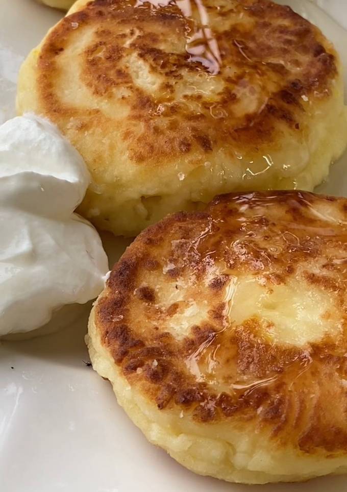 Сирнички з медом 🍯 та сметанкою
