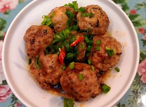 Hình của món Thịt heo xay trộn giò sống bọc trứng cút sốt nước tương.