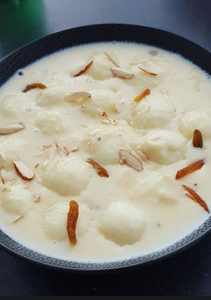 পনির দিয়ে তৈরি রসমালাই (paneer diye tairi rasmalai recipe i bengali) রেসিপির প্রধান ছবি