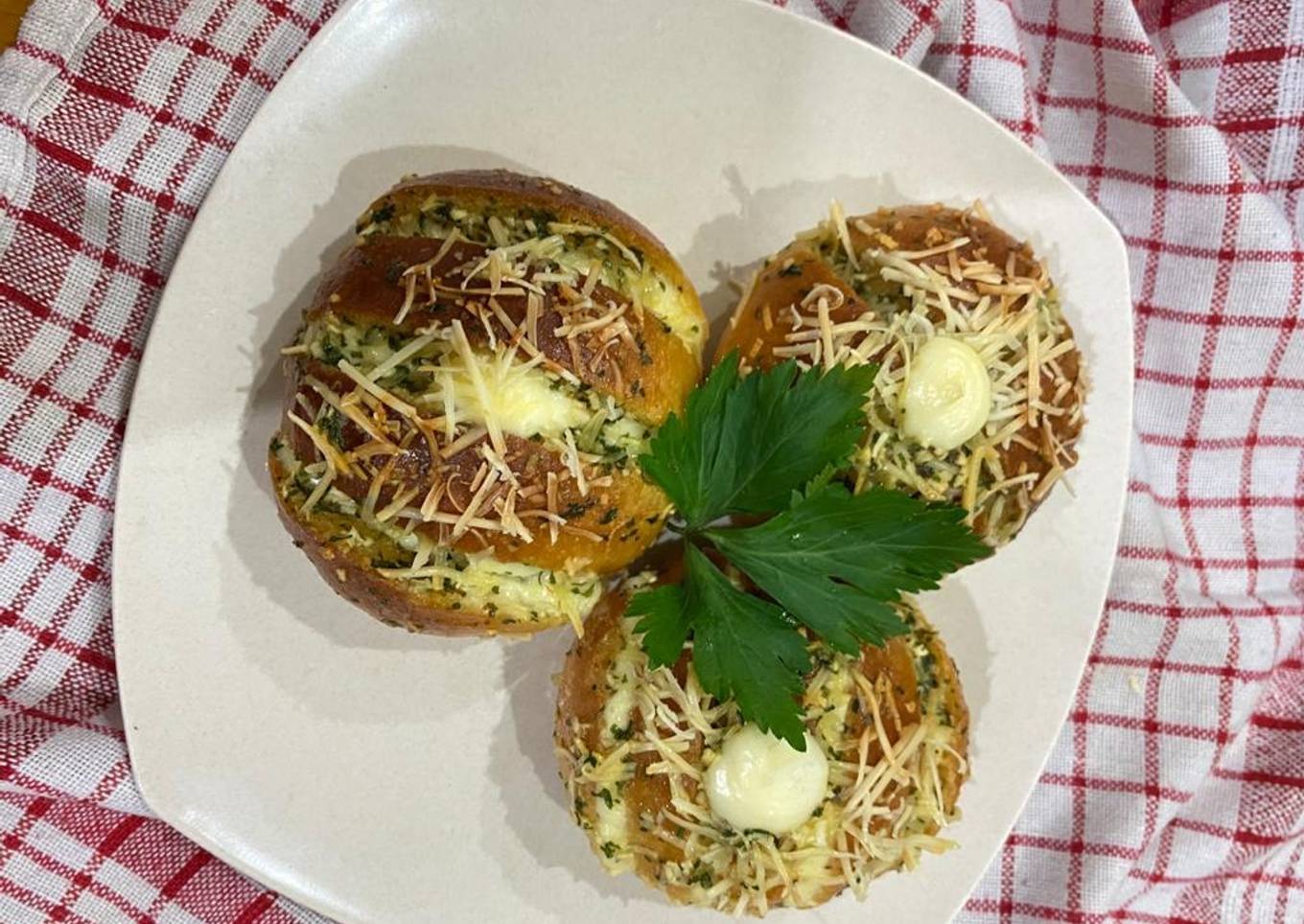 Korean Garlic Cheese Bread