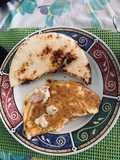 Desayuno omelette y areipita