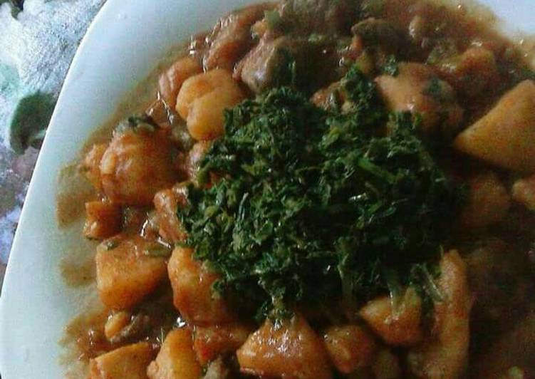 How to Make Perfect Matoke and Irish Potatoes with meat and Authentic mixed vegetabl