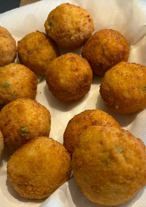 Une photo de Arancini mozzarella jambon