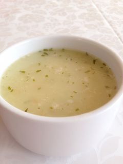 Tárkonyos zöldbableves tésztával recept fotója