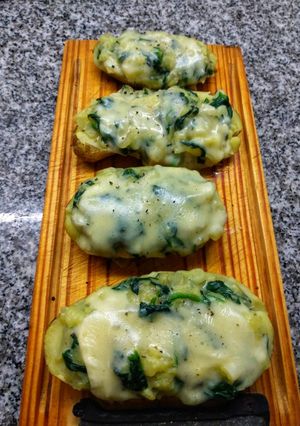 Una foto de Papas rellenas con espinaca cremosa 🥔🥬
