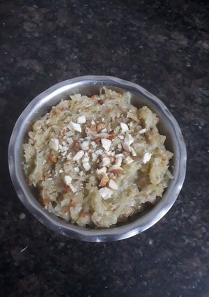 A picture of Bottle gourd halwa.