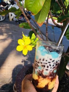 Hình của món Chè thập cẩm đậu đen.