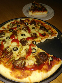 A picture of Beef tikka pizza.