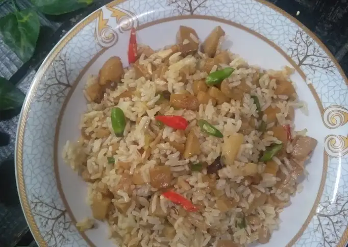 Nasi goreng kentang pedas
