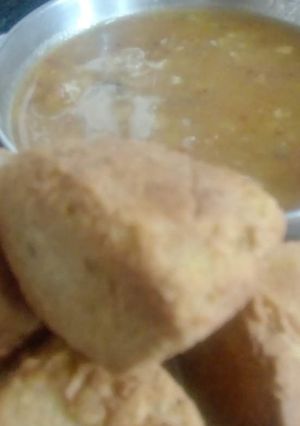 A picture of Bafla baati with daal.