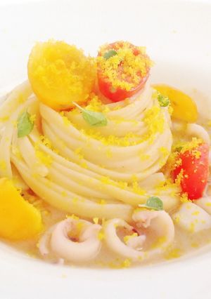 Foto di Linguine con calamari, salsa di pane di segala e bottarga