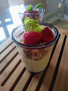 Una foto de Postre Mousse de Aguacate y frutos secos