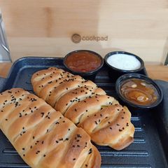 A picture of Chicken cheese bread.