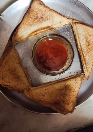 A picture of Veg malai sandwich.