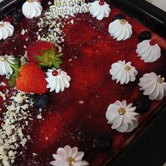 A picture of Sweet Sprinkles Treats Strawberry Cheesecake 🍓.