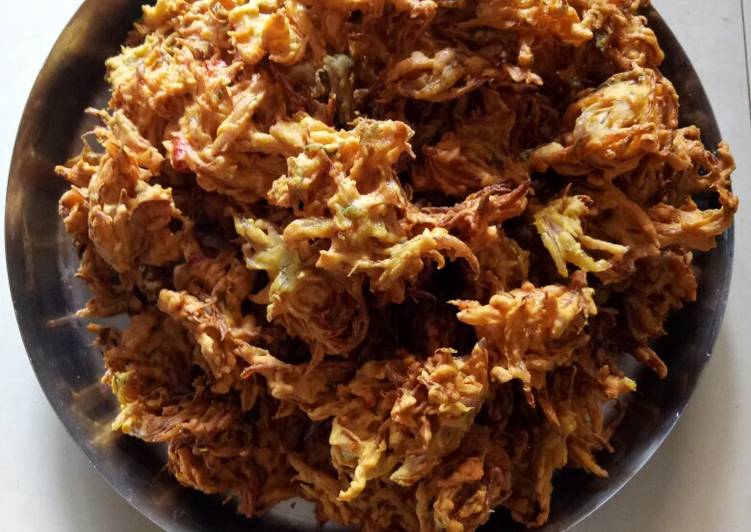 Onion bhajis
