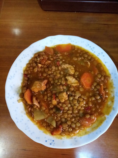 Una foto de Lentejas con pollo