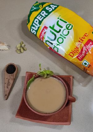 मसाला चहा (Masala Chai Recipe In Marathi) रेसिपी चे मुख्य फोटो 
