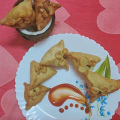 A picture of Coconut namkin somosa.