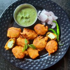 A picture of Paneer pakoda.