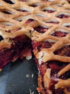 Una foto de Pastel de arándanos rojos y nueces