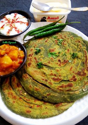 A picture of Palak Lachha Paratha (Layered Spinach Paratha).