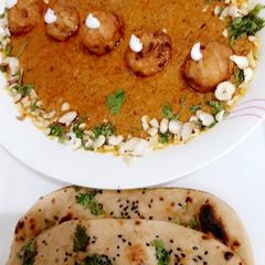 A picture of Arbi kofta with aata naan.