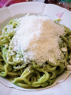Una foto de Espaguetis en salsa de aguacate