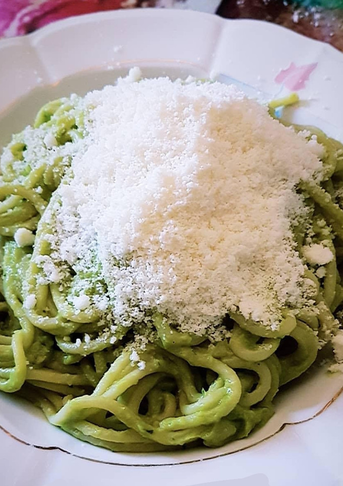 Una foto de Espaguetis en salsa de aguacate