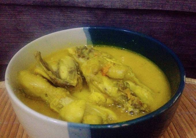 Opor Ayam Bumbu Kuning