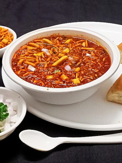 મિસળ પાઉં (Misal Pav Recipe In Gujarati) રેસીપી મુખ્ય ફોટો