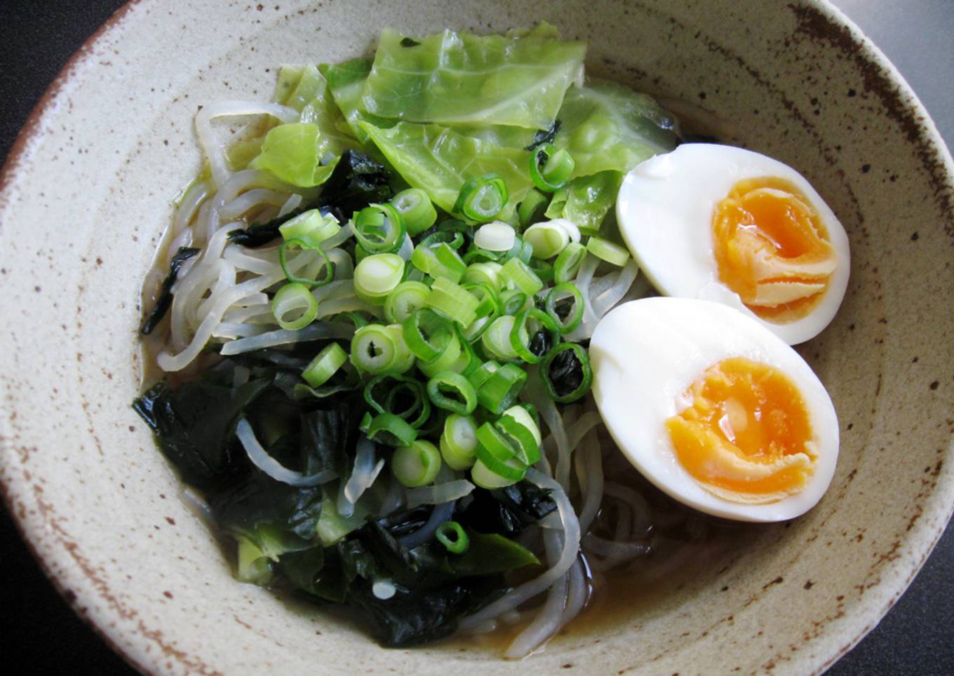 Low-Calorie Cabbage & Shirataki Soup