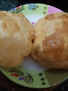 पूरी (puri recipe in Hindi) रेसिपी मुख्य फोटो