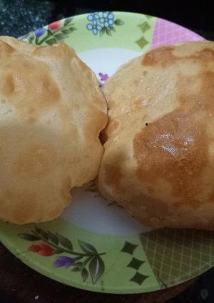 पूरी (puri recipe in Hindi) रेसिपी मुख्य फोटो
