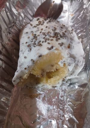 Una foto de Helado de banana con yogur griego y chía