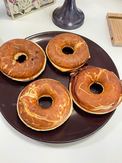 Φωτογραφία της συνταγής Μπέιγκελς (bagels) με γέμιση μερέντα ή ταχίνι με κακάο - Γρήγορα και εύκολα στην τοστιέρα!