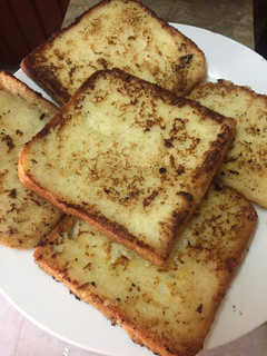 A picture of French Toast.
