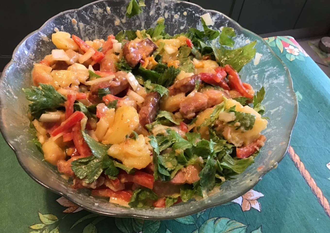 Salade tiède de pommes de terre au poivron rouge,lard fumé et céleri