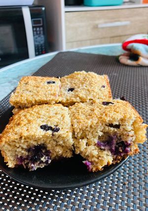 Una foto de Torta de banana y arándanos 🍌🫐