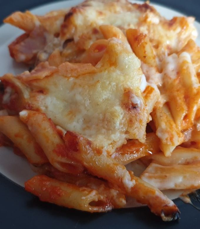 Foto principal de Macarrones gratinados con champiñón y bacon