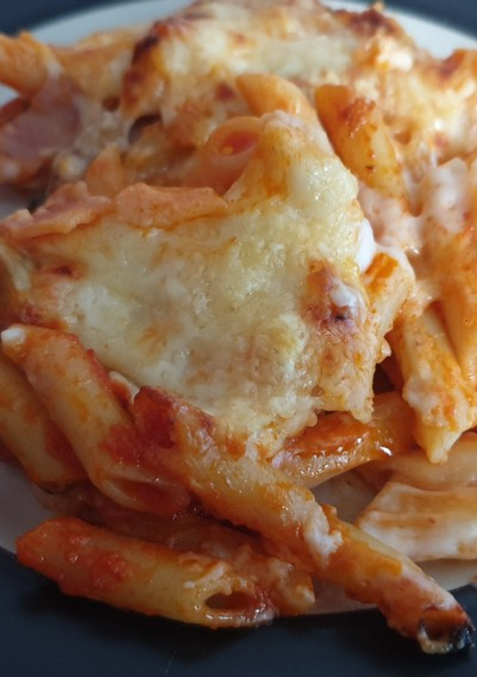 Una foto de Macarrones gratinados con champiñón y bacon