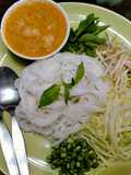 ขนมจีนน้ำยาจากเนื้อไก่