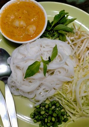 รูปของ ขนมจีนน้ำยาจากเนื้อไก่
